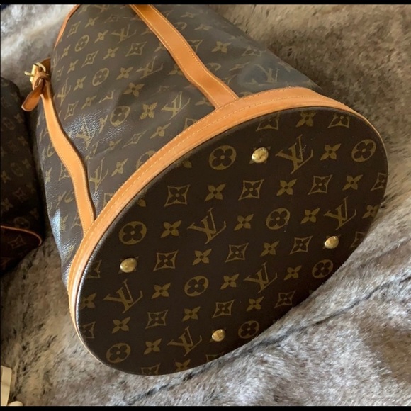 SOLD Authentic vintage Louis Vuitton GM bucket bag - Picture 2 of 9